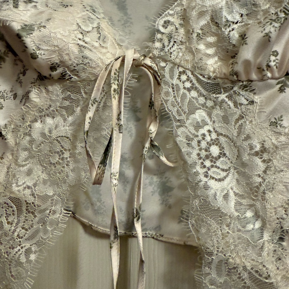 House of CB Floral Lace Trim Blouse in Cream and Green - Picture 4 of 5